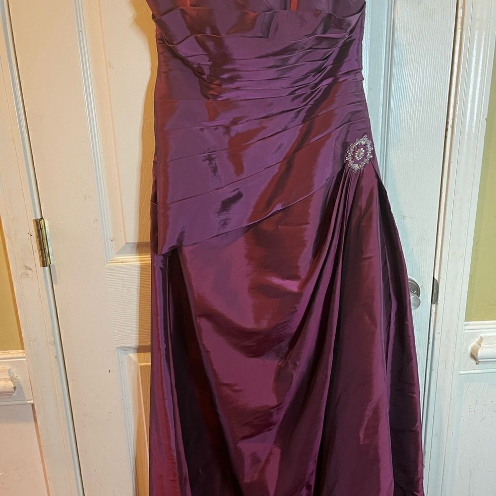 Jade by Jasmine Burgundy Gown sleeveless pleated top side rhinestones accent SZ8